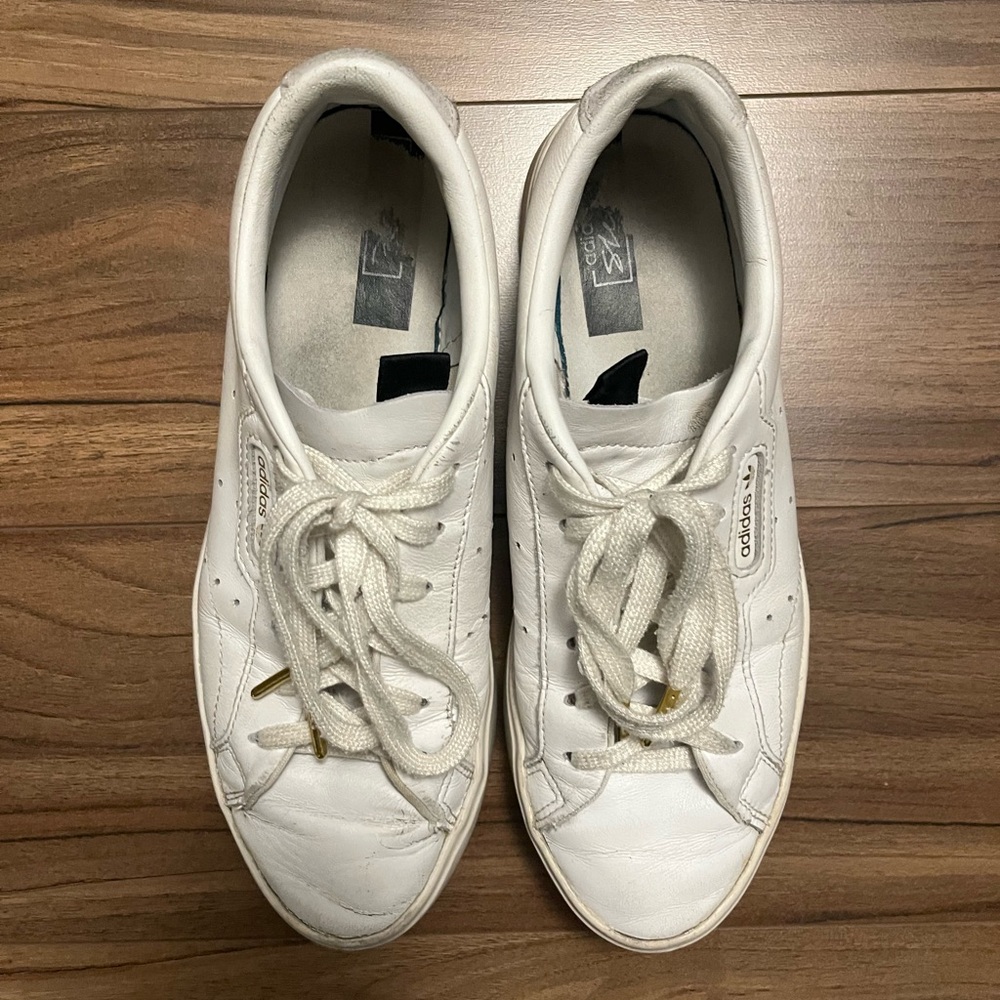 Adidas Sleek White Leather Sneakers with Gold Accent - Picture 3 of 10